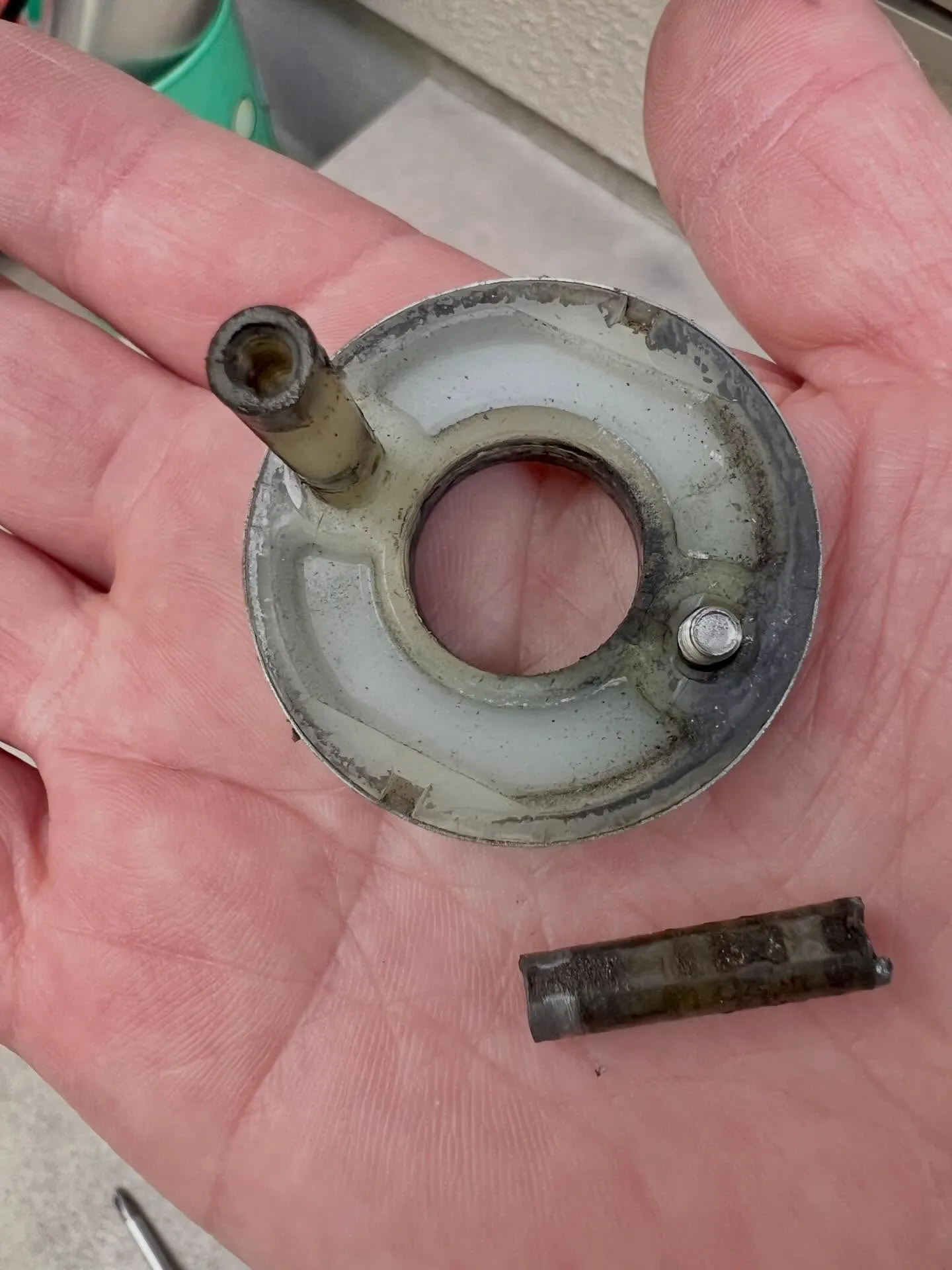 【グラつく勝手口レバーを構造改善でしっかり再生しました】