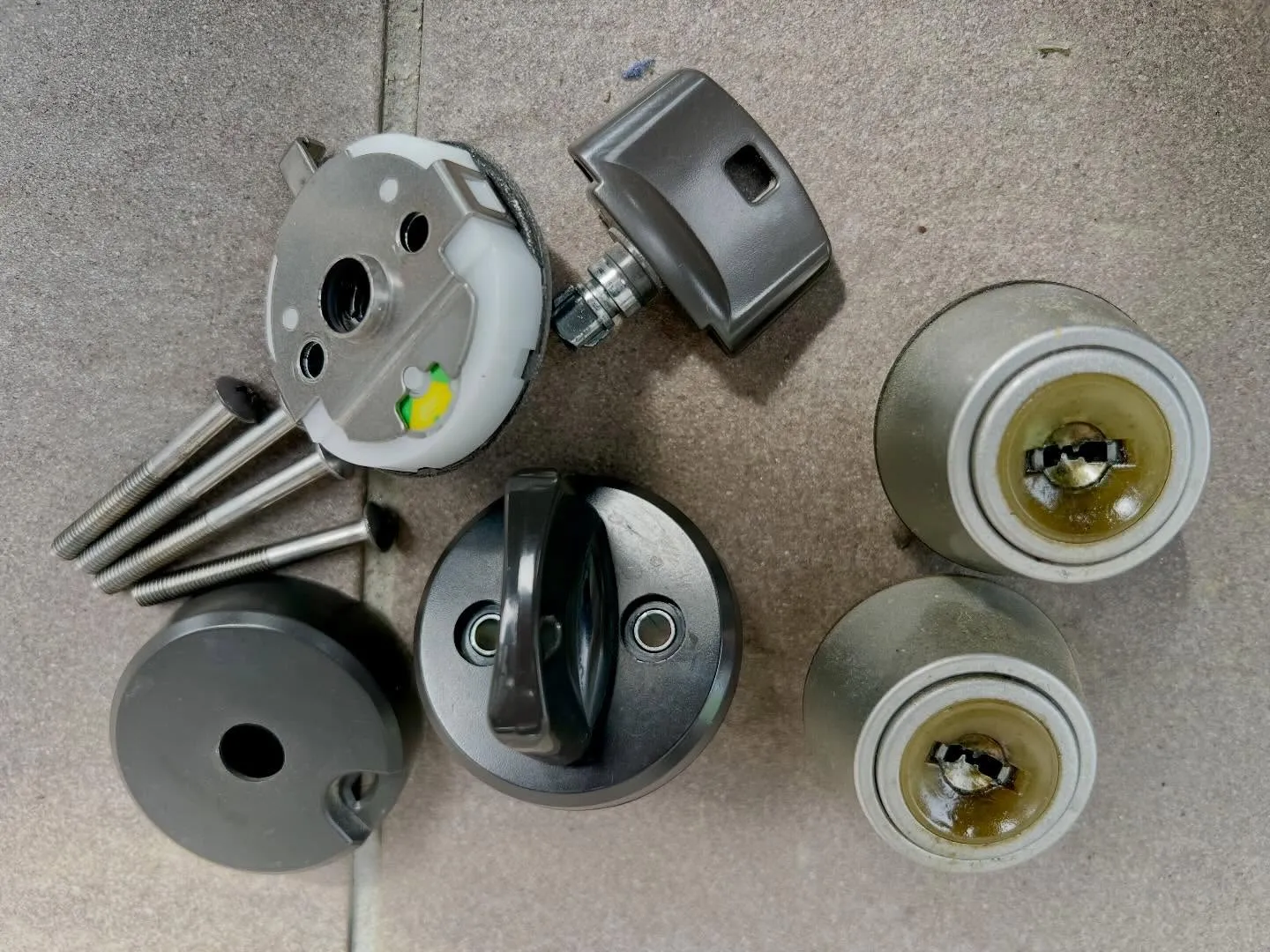 【油系スプレーは禁物！PSキー洗浄で復活】