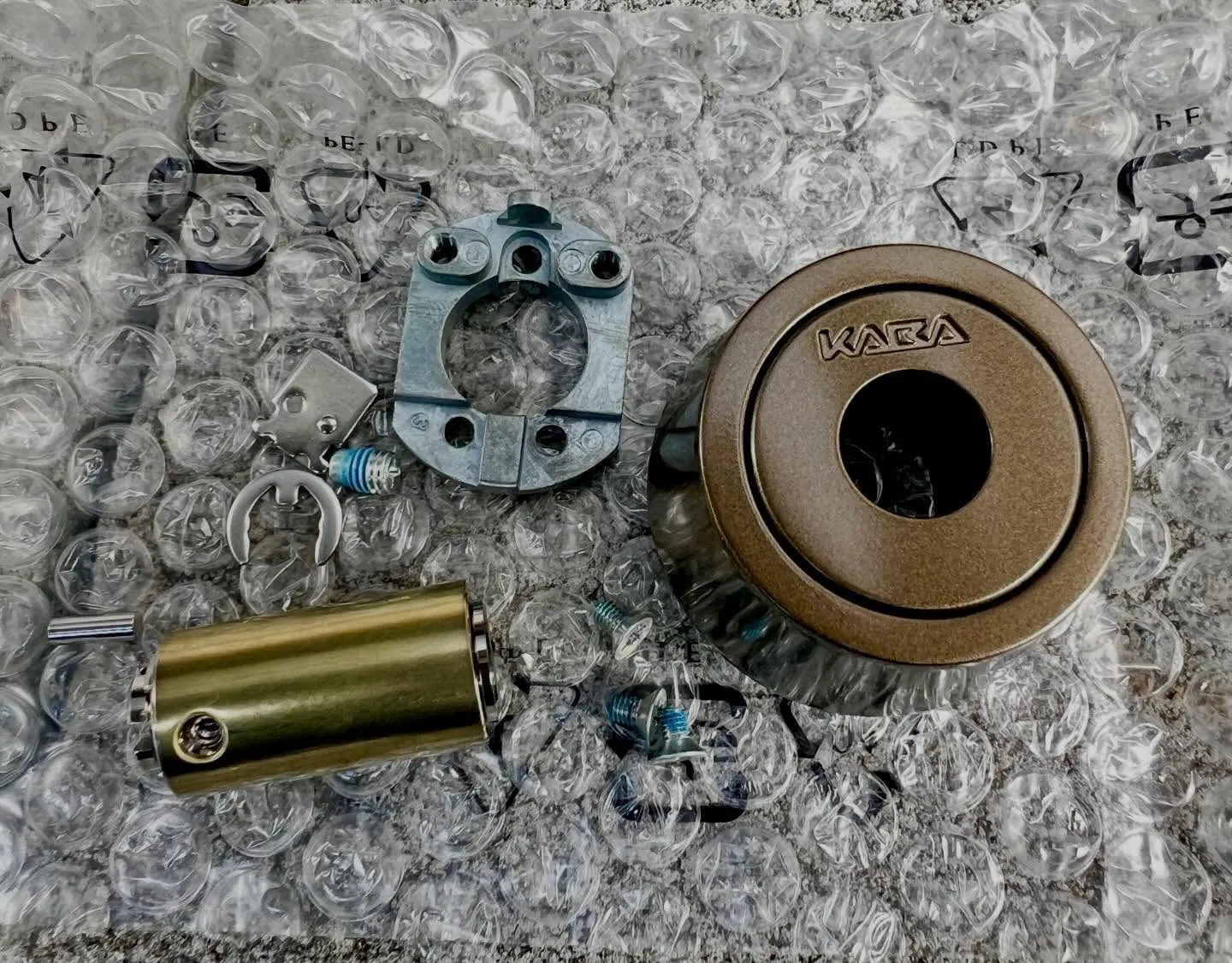 【勝手口の防犯強化｜MIWA縦型くの字キーからKABA Ac...