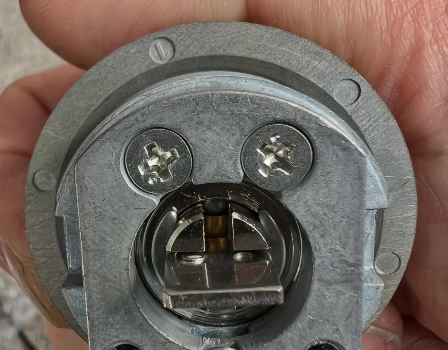 【勝手口の防犯強化｜MIWA縦型くの字キーからKABA Ac...