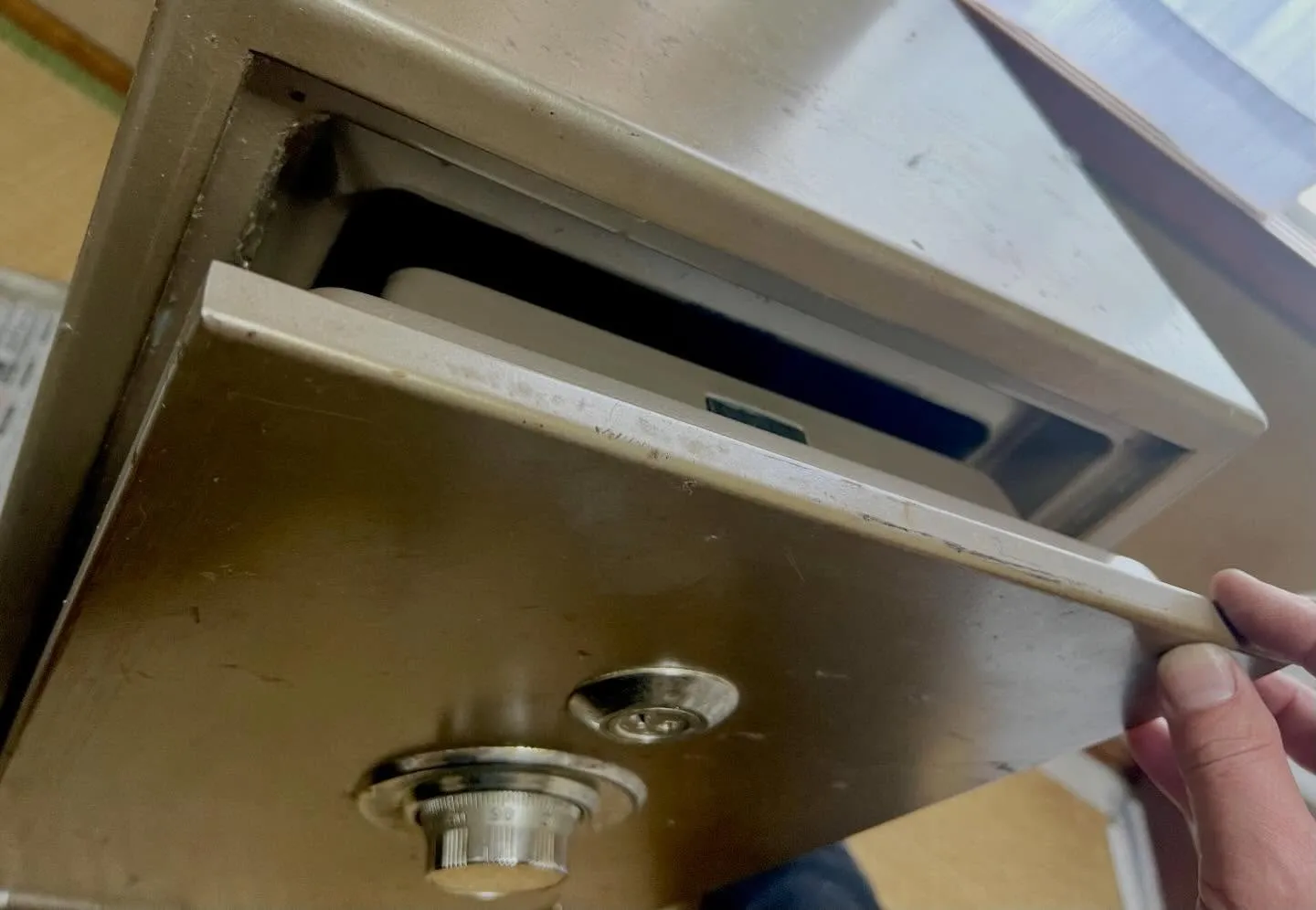 【60cm家庭用金庫の解錠依頼｜BROTHER製金庫の作業記...