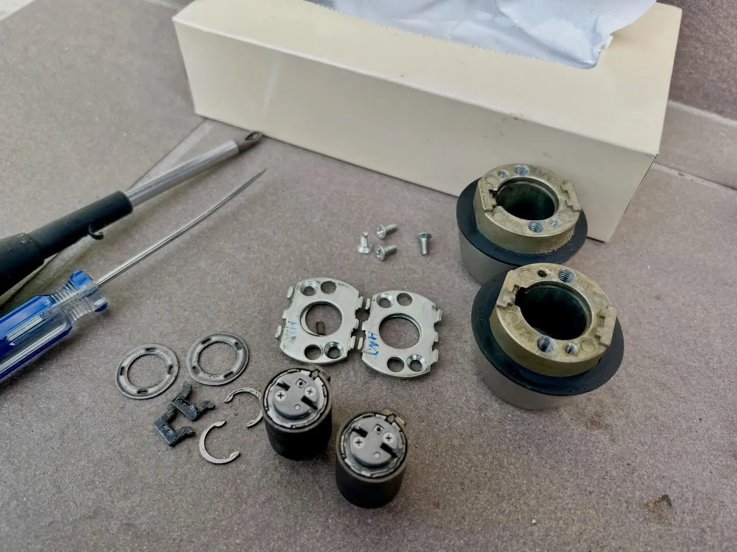 【油系スプレーは禁物！PSキー洗浄で復活】