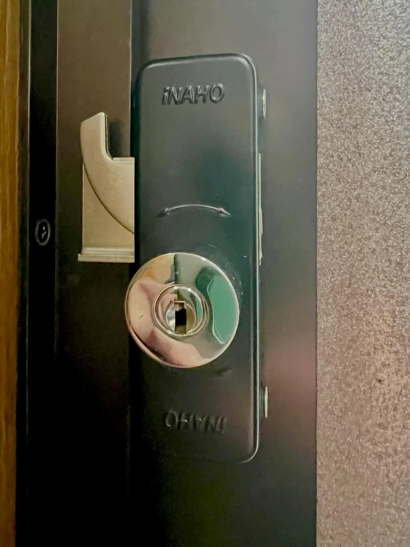 【ガラス破りにも強い。