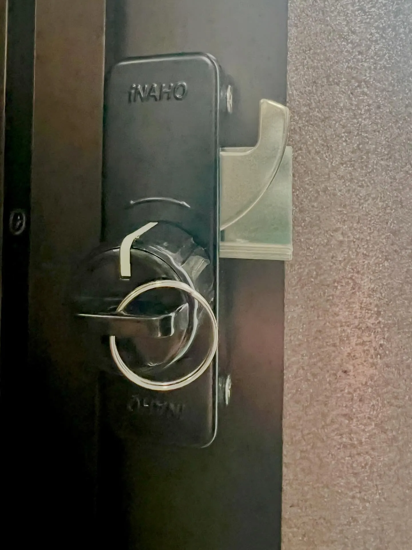 【ガラス破りにも強い。