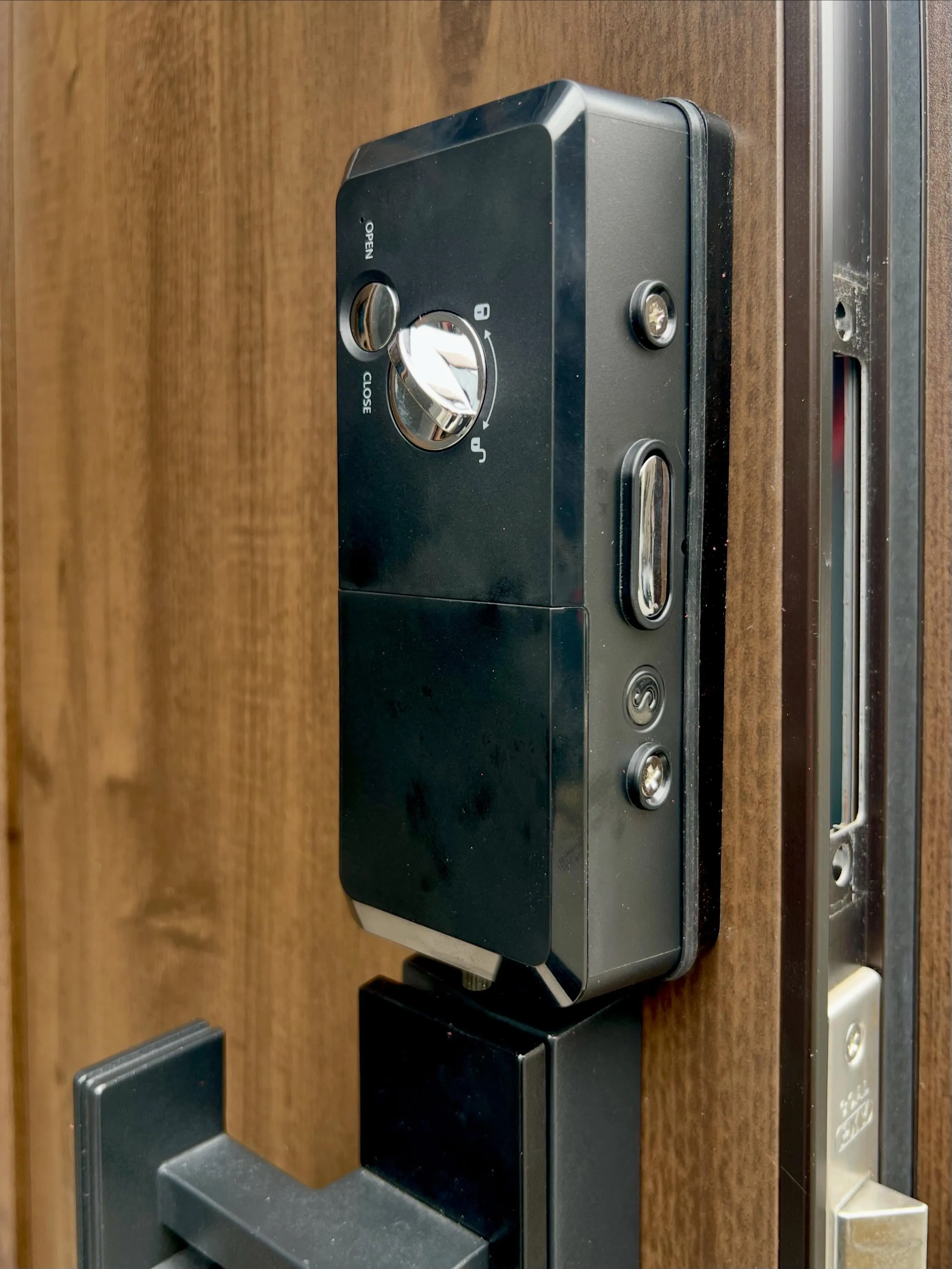 【築7年の三協アルミドアにスマートロック導入｜加工なしで価値...