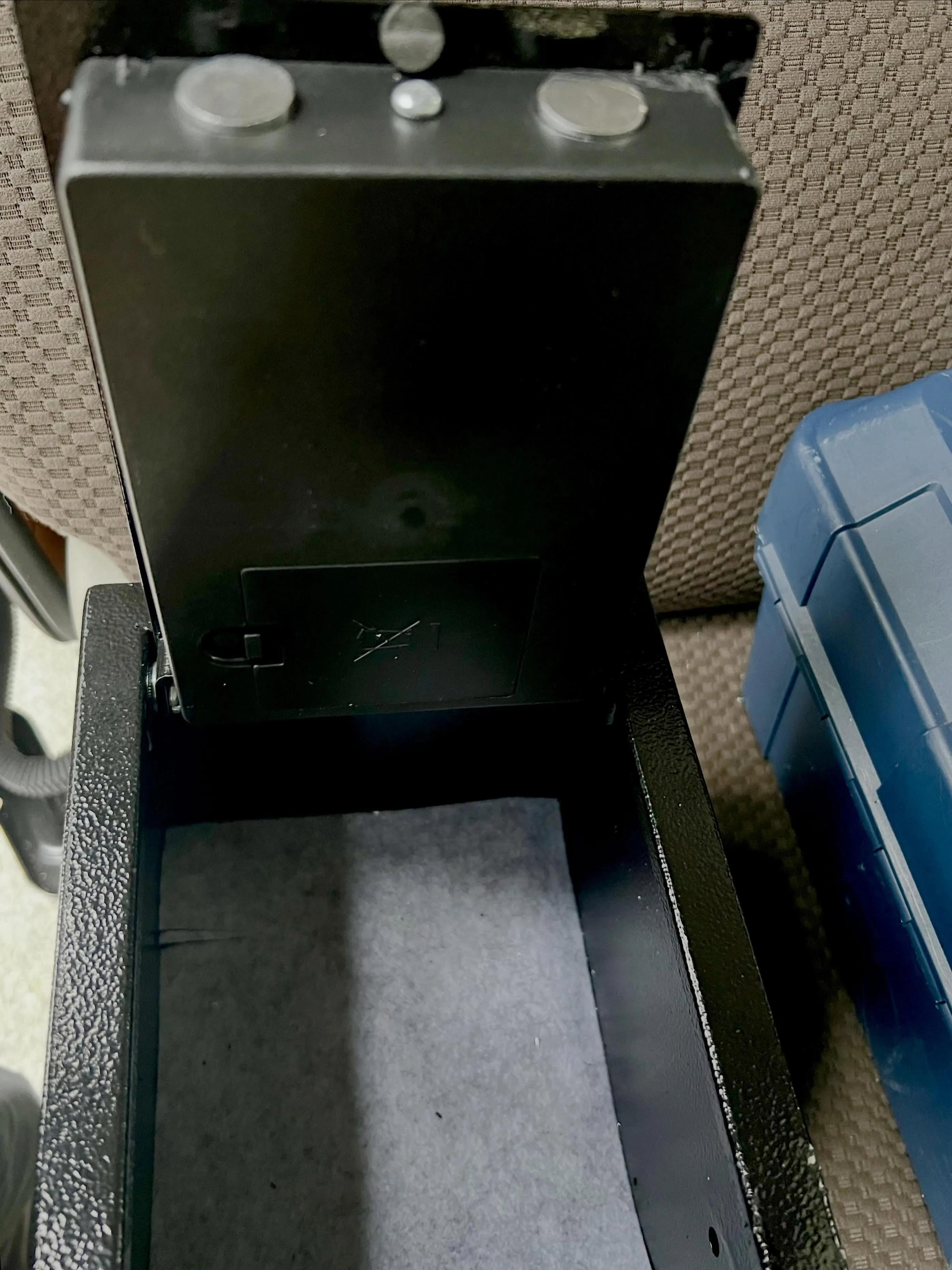 【小型金庫の非常鍵は万能じゃない？職人の手首が勝負を決めた一...