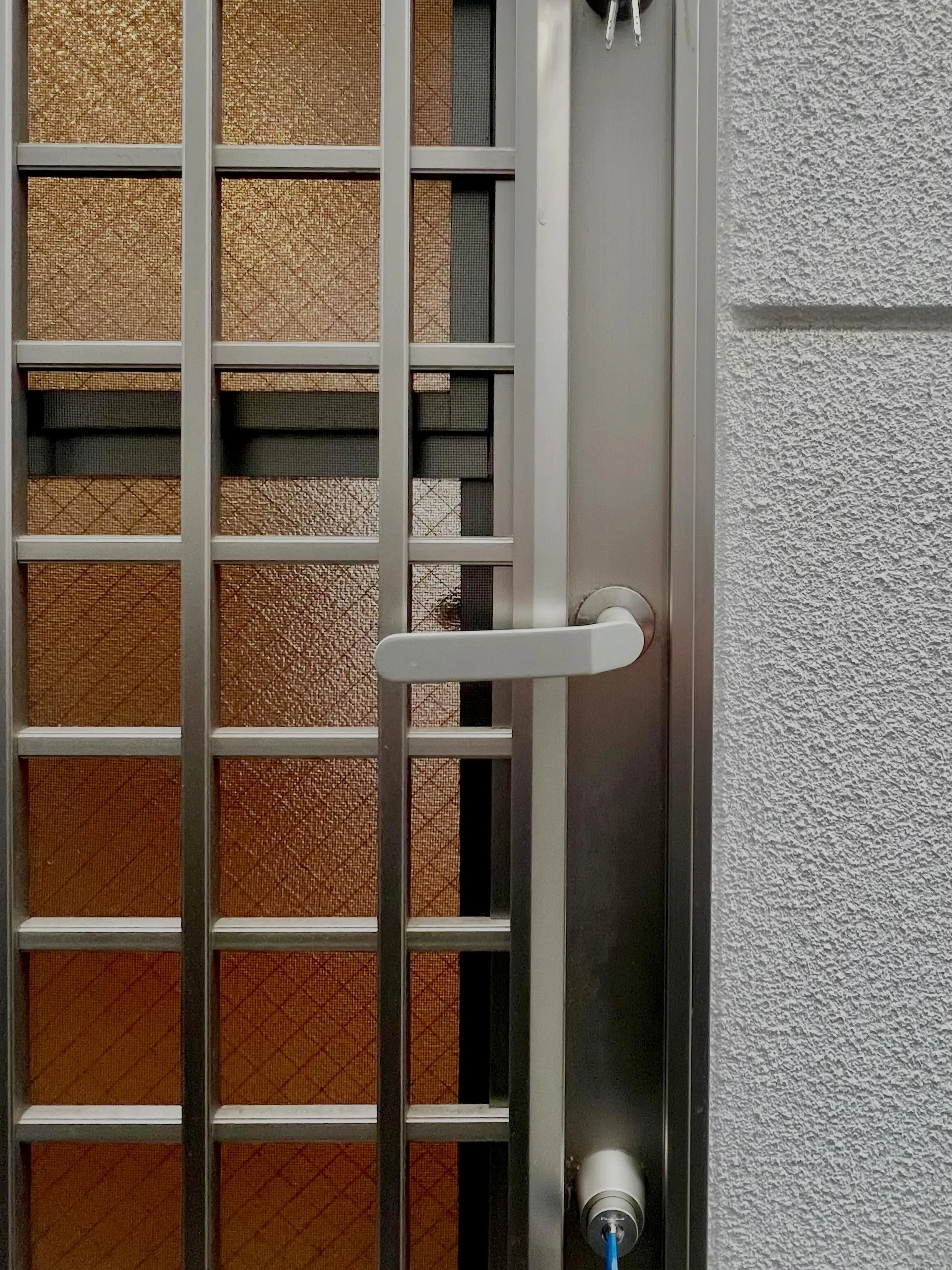 【勝手口も安心仕様へ｜メーカー違いでもスマートに交換できる時...