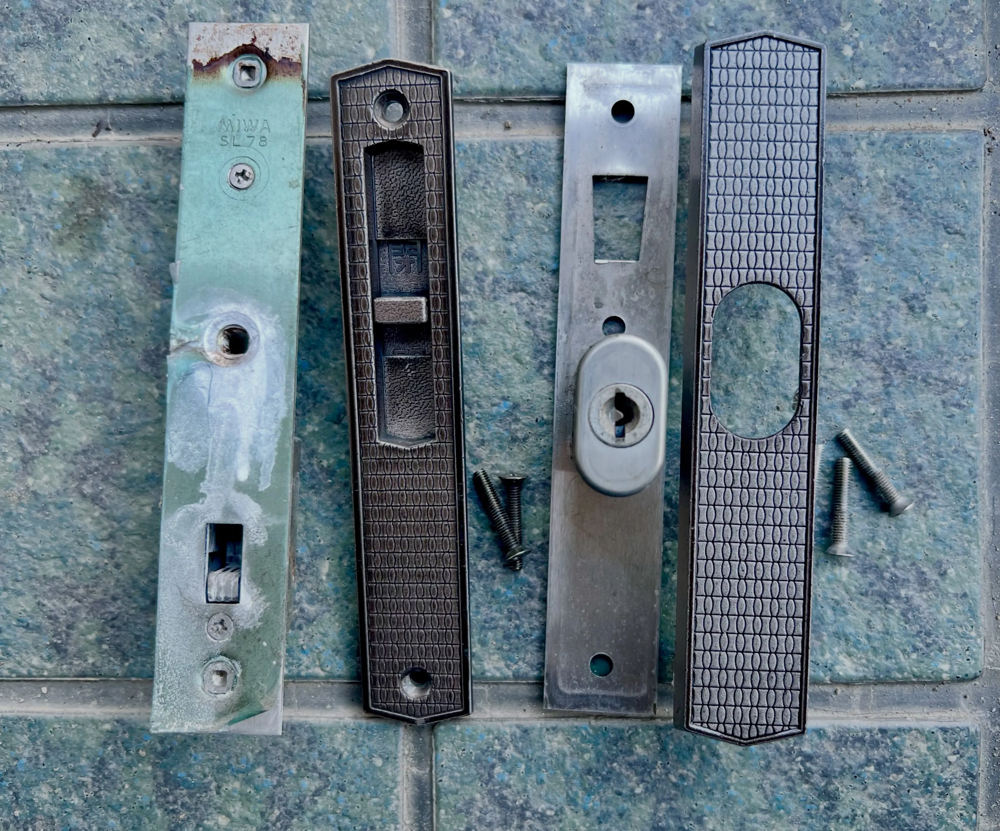 『YKK80型引戸の鍵、40年ぶりに本来の動きを取り戻す。