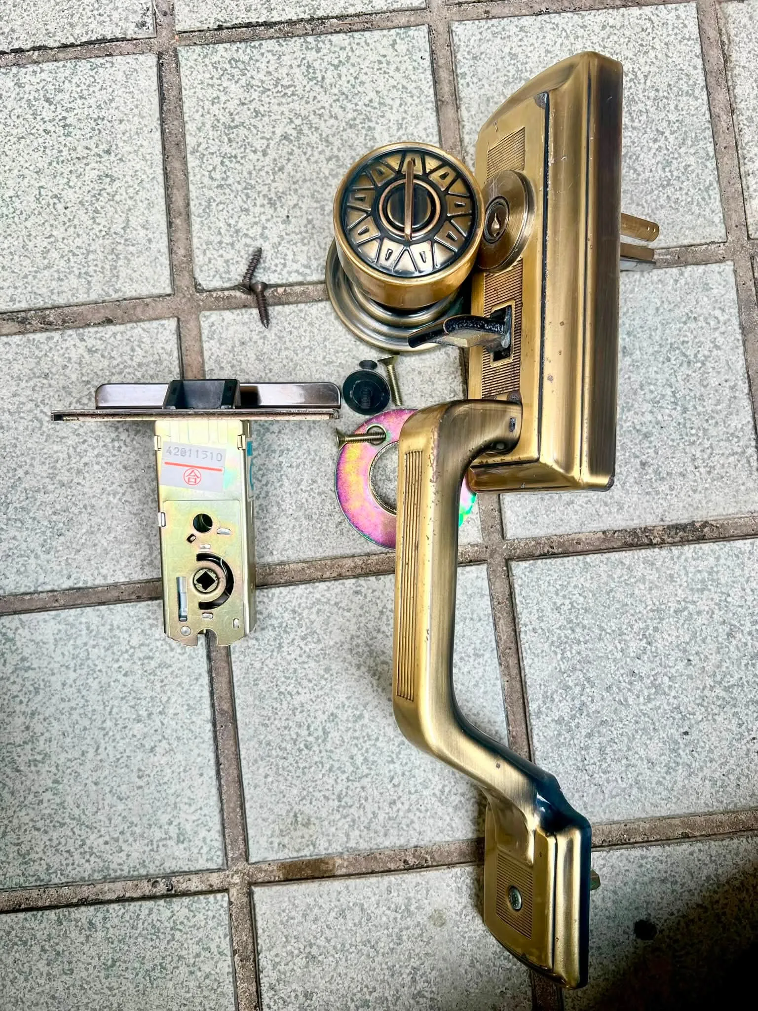 【YKKサムラッチ錠の不調は鍵ではなくドアクローザーが原因。