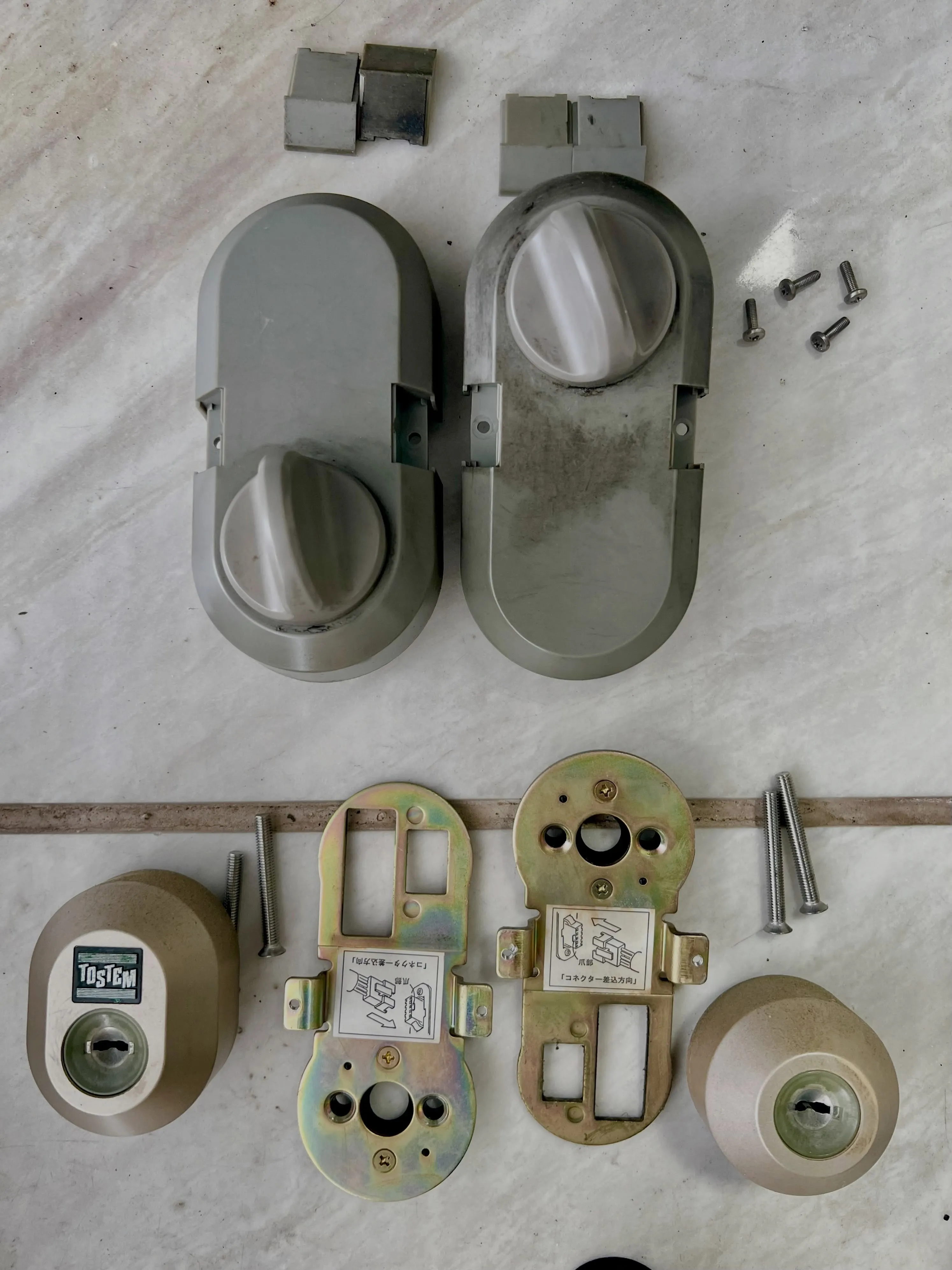 【26年使用の電動サムターンを上下セットで更新。