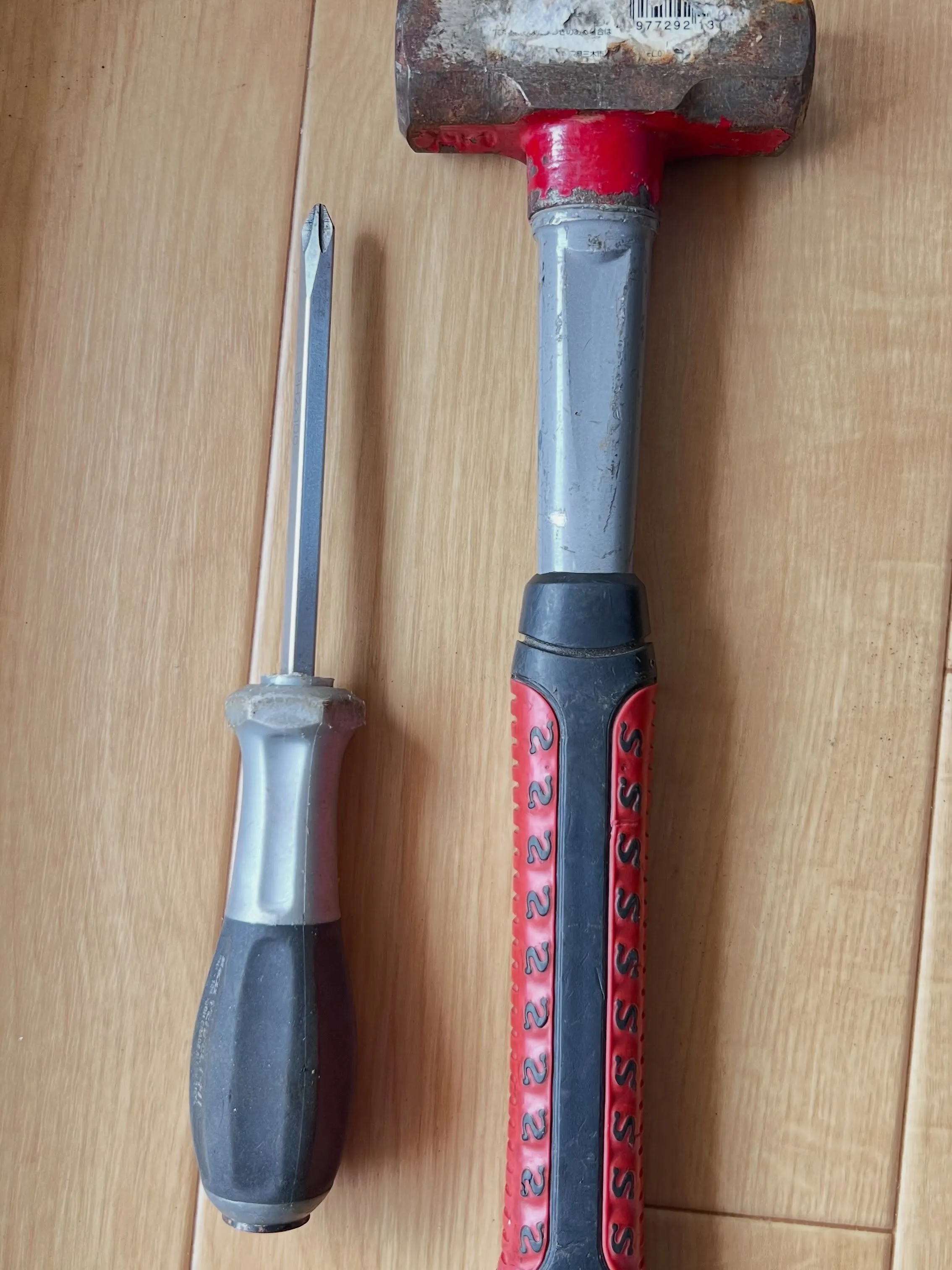 【鍵屋の現場力！固着ネジのクレセント錠を確実・迅速に鍵交換し...