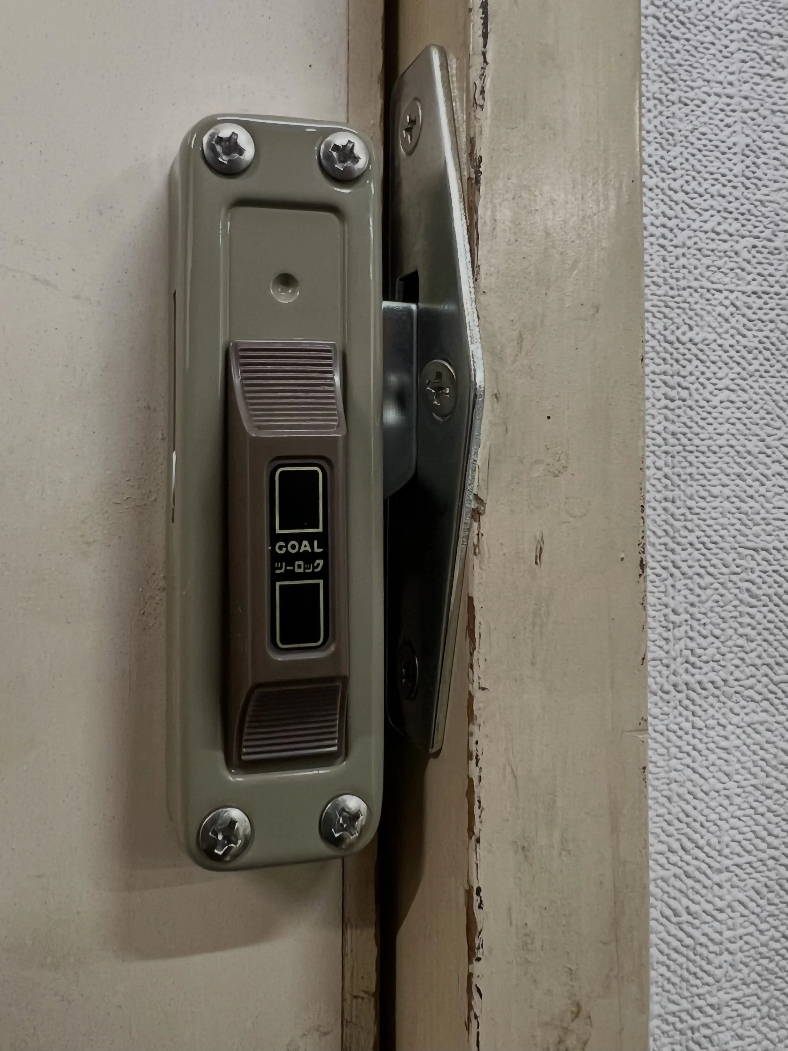 【会社の入口が安心できる空間へ】室内ドアへの新規鍵取付を行い...