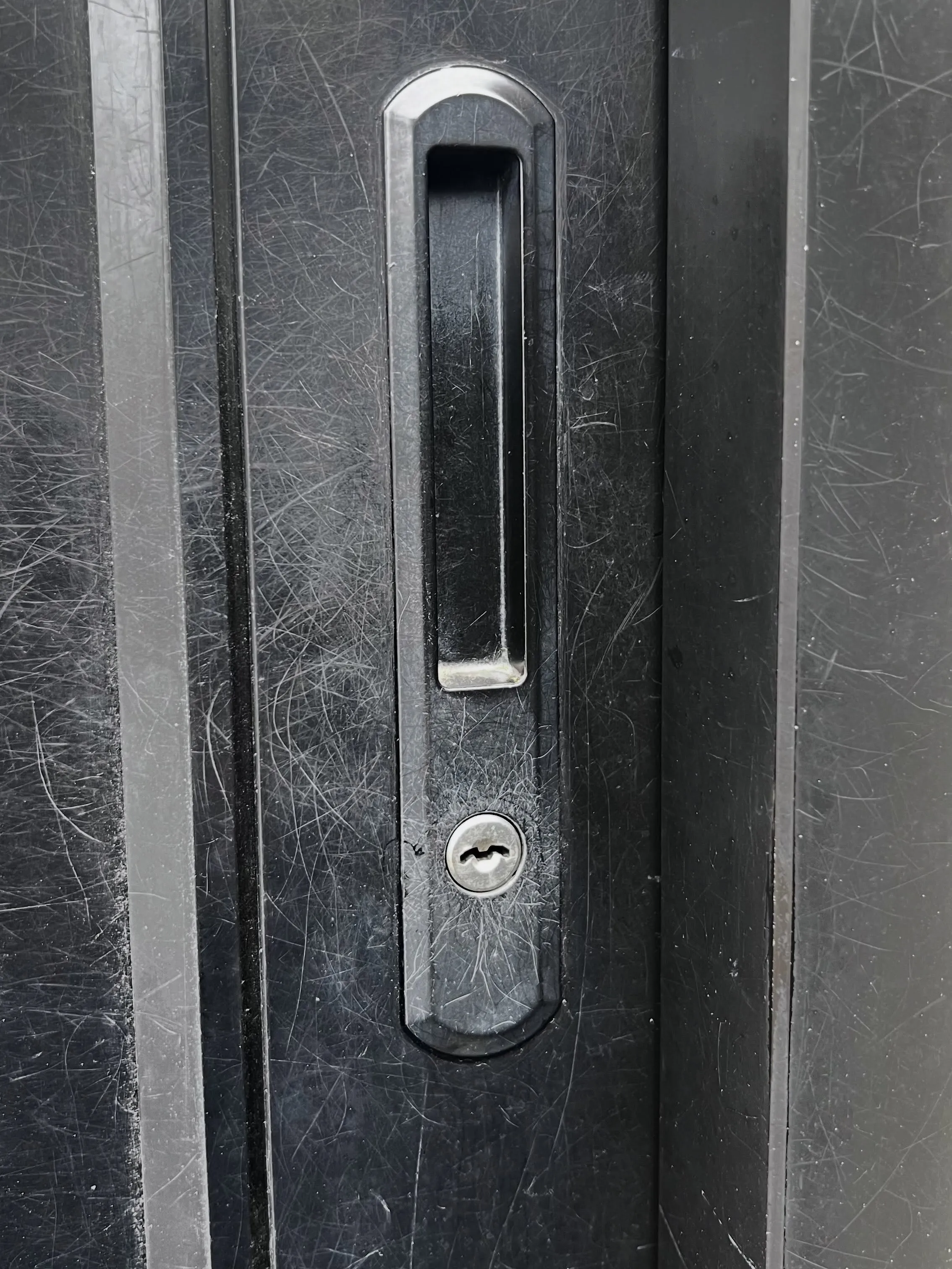 【閉め出し寸前の危機!TOSTEM引戸戸先錠を鍵屋の技術で2...