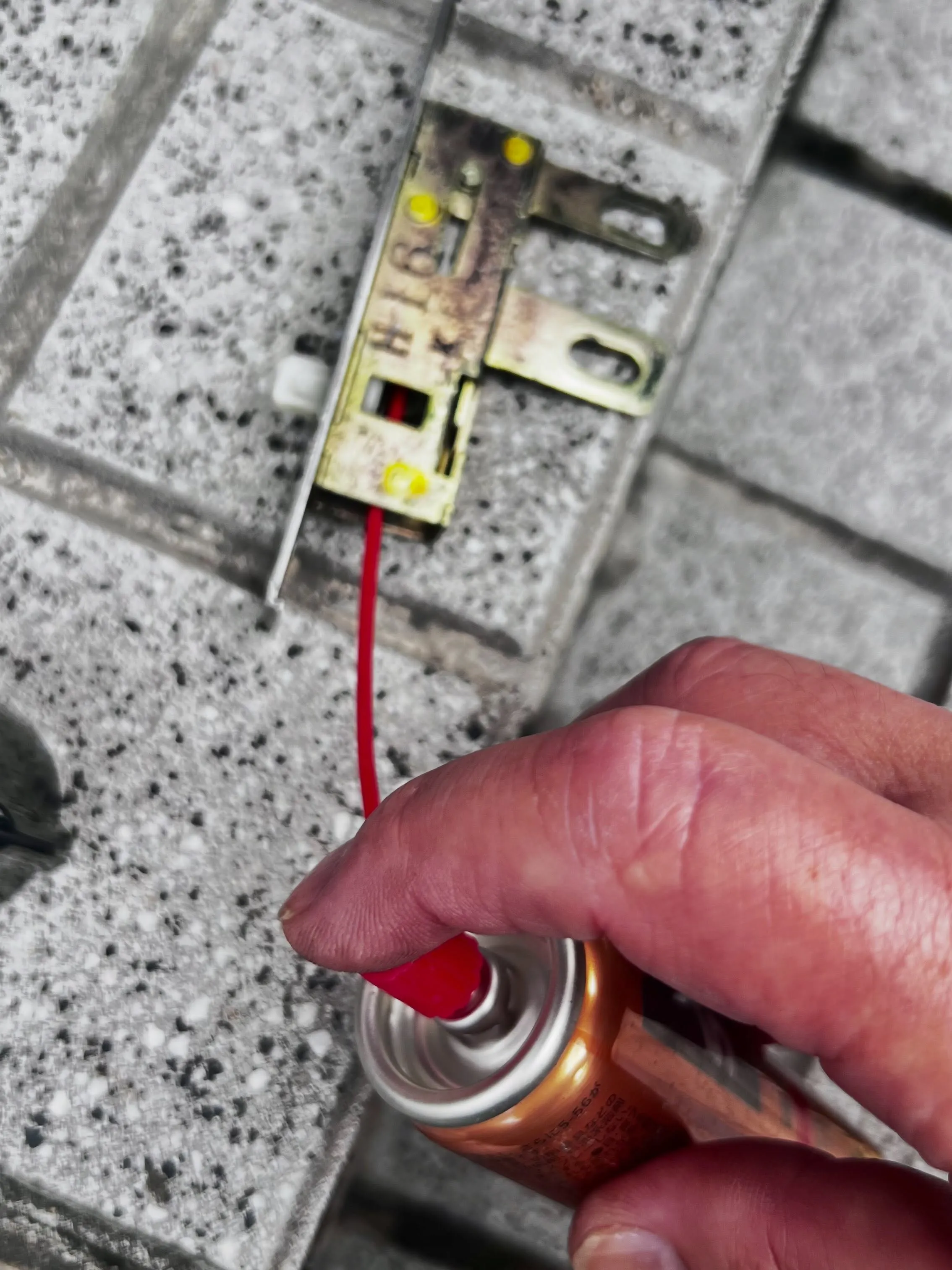【閉め出し寸前の危機！TOSTEM引戸戸先錠を鍵屋の技術で2...