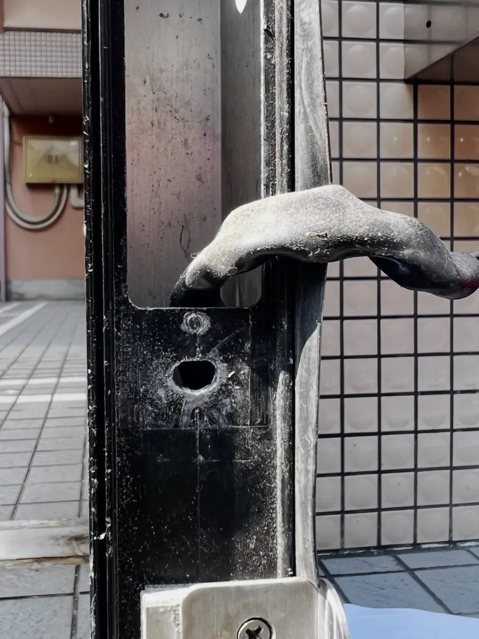 【マンションオートロックの危険な取付を是正し、真の故障を突き...