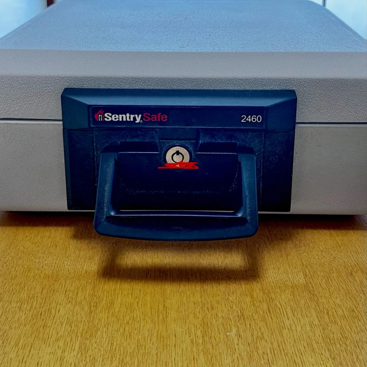 【遺品の手提げ金庫の解錠事例｜八万ロックを10秒で安全開錠し...