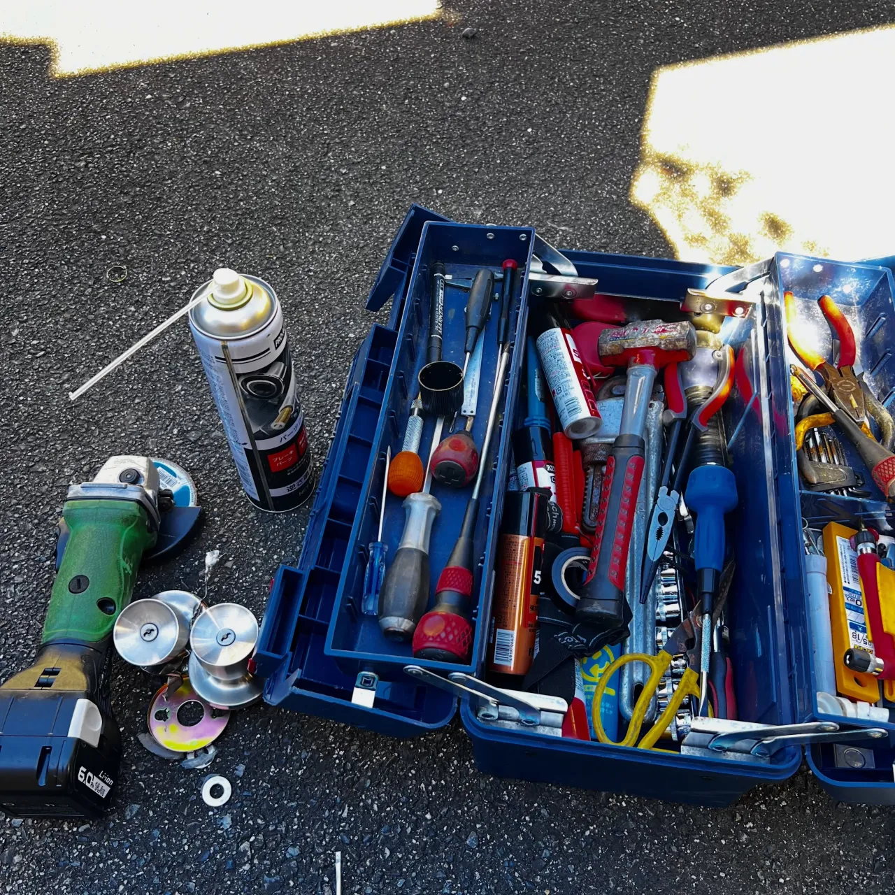 【鍵屋が警告する浮かせ施工の危険性｜鍵交換トラブルを防ぐため...
